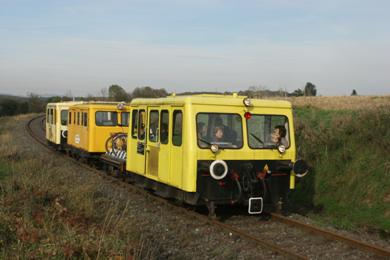 X626 mit Personenzug